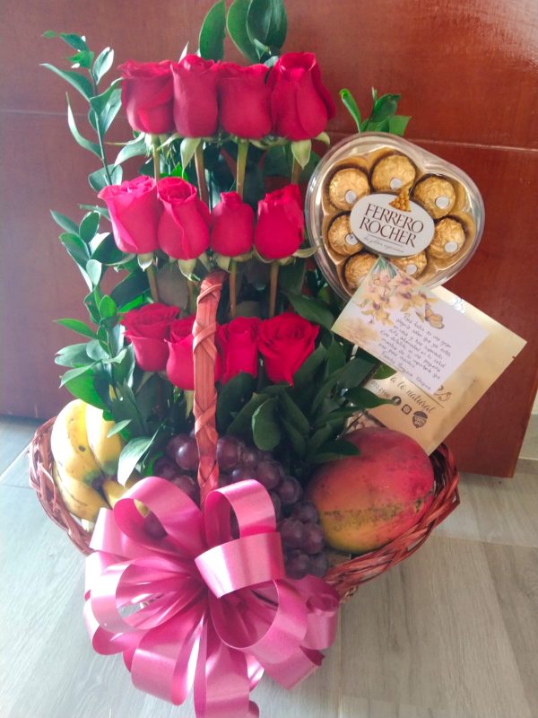 Canasta de frutas y ferrero R95