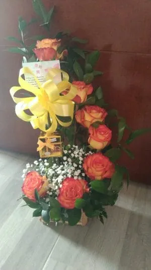 Espiral de 7 rosas y chocolates R07