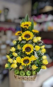 Girasoles rosas y  fruta, manzanas y kiwii R138