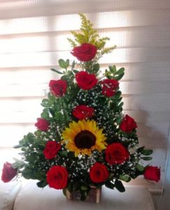 Arreglo 12 rosas y girasol R150