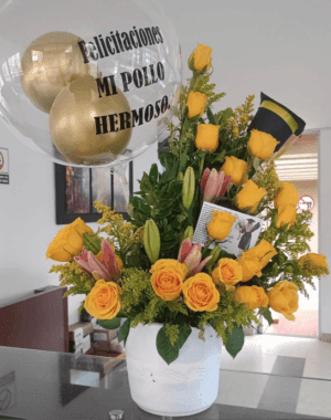 Cilindro  para grado, rosas. lirios,  globo personalizado y gorro R167