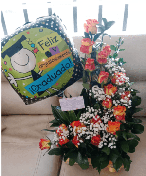 Arreglo para grado rosas y globo  R163